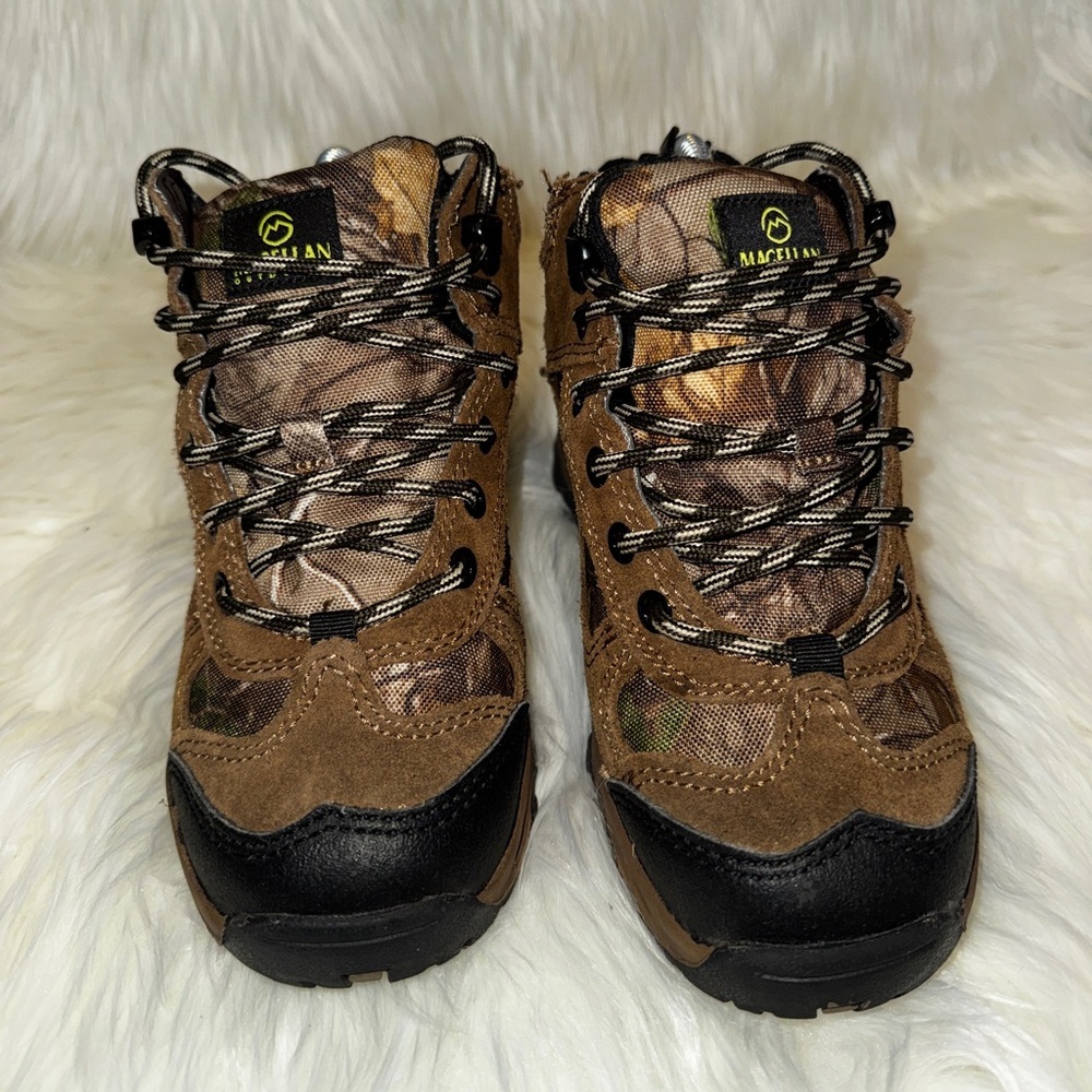 Magellan Boys Run n Gun II Realtree Xtra Camo Waterproof Outdoor Boot - Size 2D - Picture 5 of 6